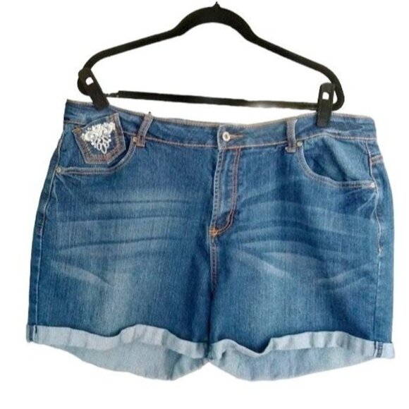 Kiss Therapy Denim Shorts Size 22 Embroidered Pockets Cuffed Hem Stretch - Picture 2 of 9